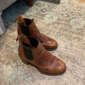 Frye Sabrina Chelsea size 8